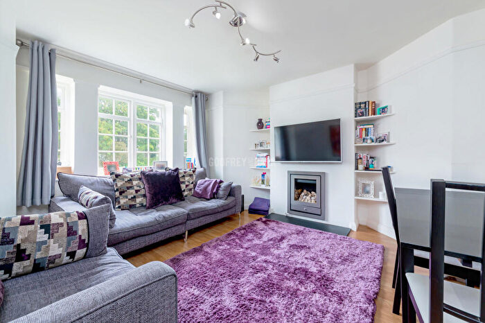 2 Bedroom Apartment To Rent In Lyttelton Road, Hampstead Garden Subrub, N2