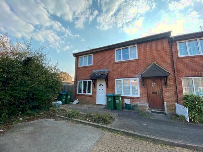 2 Bedroom End Of Terrace House To Rent In Vickery Close, Aylesbury, HP21