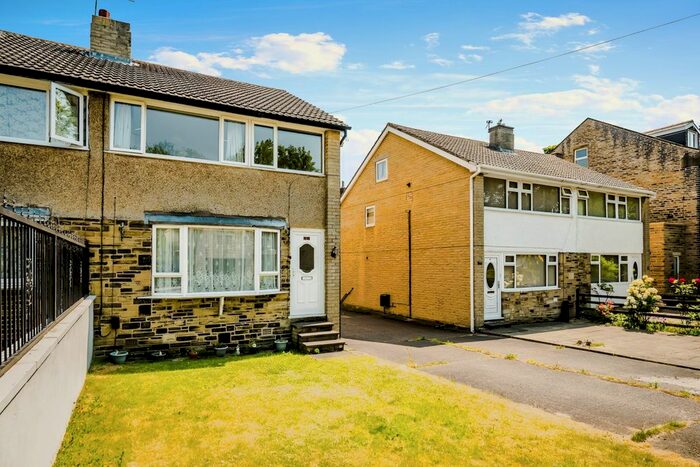 3 Bedroom Semi-Detached House To Rent In Grasmere Road, Huddersfield, West Yorkshire, HD1