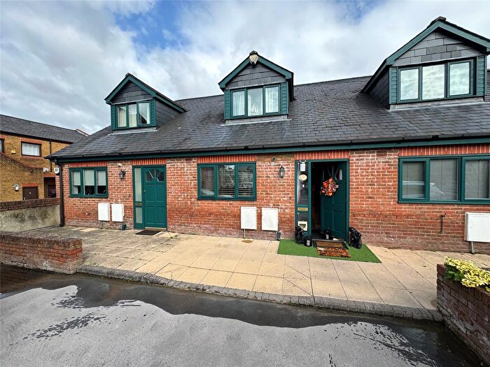 2 Bedroom Terraced House To Rent In York Road, Maidenhead, Berkshire, SL6