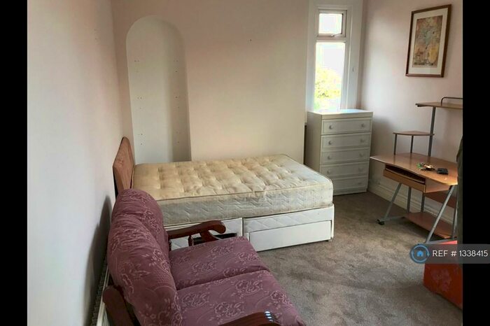 Studio To Rent In Park Road, Loughborough, LE11