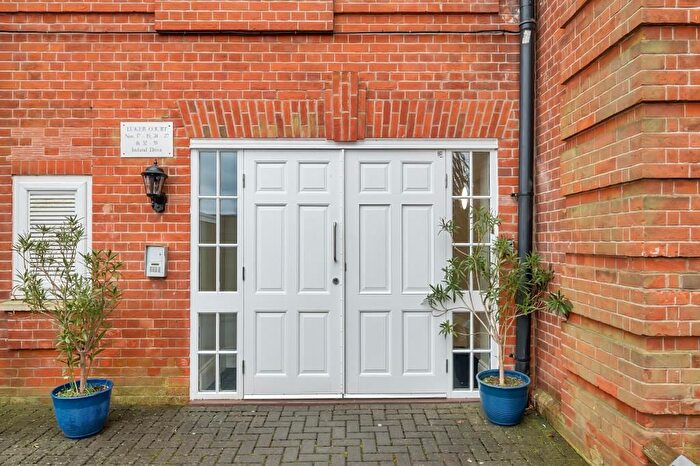1 Bedroom Flat For Sale In Newbury, Berkshire, RG14