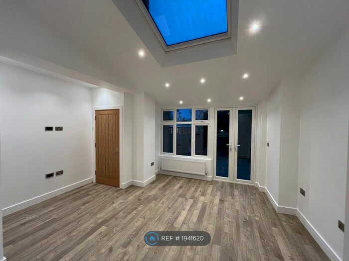 1 Bedroom Flat To Rent In Fox Lane, London, N13