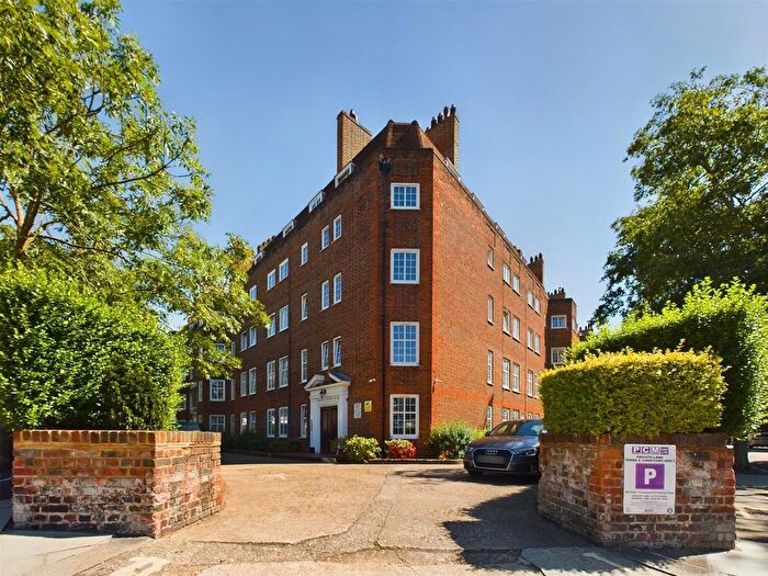 2 Bedroom Flat To Rent In Richmond Road, Twickenham, TW1