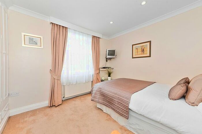 Studio To Rent In Queensway, Bayswater, W2