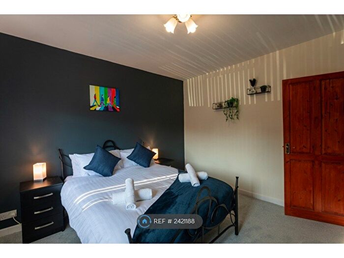 5 Bedroom Semi-Detached House To Rent In Throne Road, Rowley Regis, B65