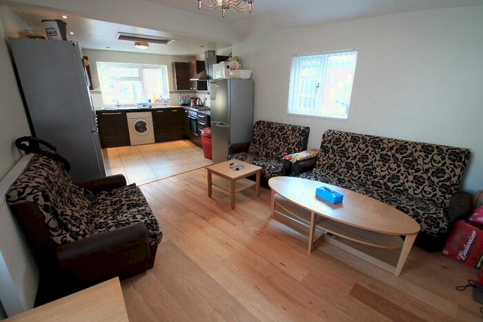 7 Bedroom Maisonette To Rent In Miskin Street, Cardiff(City), CF24