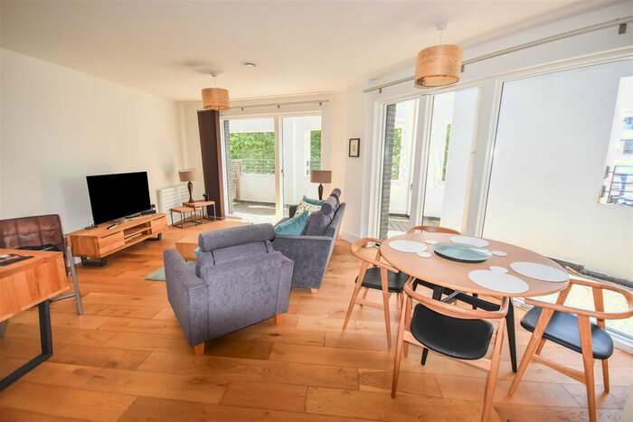 2 Bedroom Flat To Rent In Narrowboat Avenue, Brentford, TW8