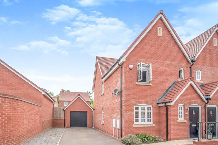 3 Bedroom Terraced House To Rent In Fylingdales, Bedford, MK42