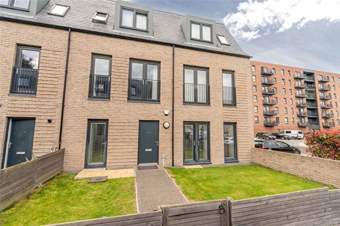 2 Bedroom Flat For Sale In Pillans Walk, Edinburgh, EH6