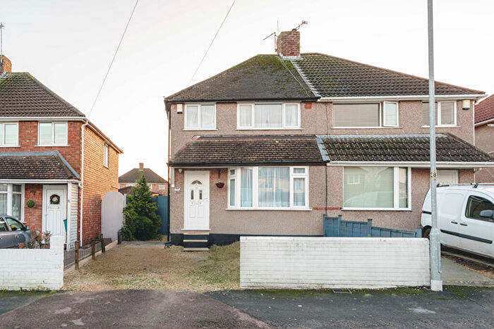 3 Bedroom Semi Detached House For Sale In Pretoria Road, Patchway, Bristol, BS34