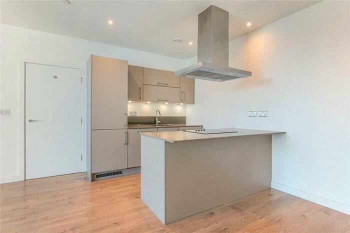2 Bedroom Flat To Rent In Rotherhithe New Road, London, SE16