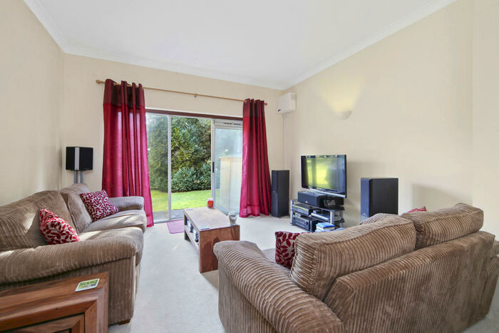 2 Bedroom Ground Flat To Rent In Stroudwater Park, Weybridge, KT13