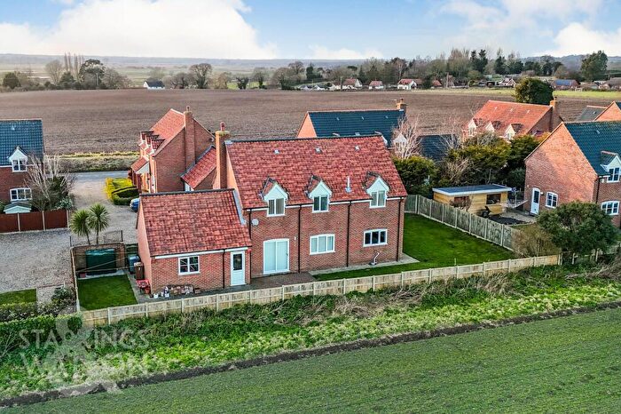 4 Bedroom Detached House For Sale In Broadland Views, Burnt House Road, Cantley, NR13