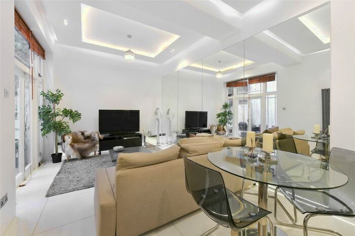 2 Bedroom Flat To Rent In Courtfield Gardens, Earls Court, SW5