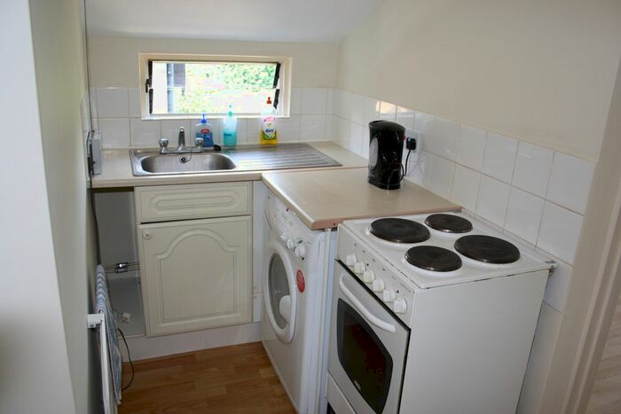 Studio To Rent In Tankerville Road, Streatham, SW16