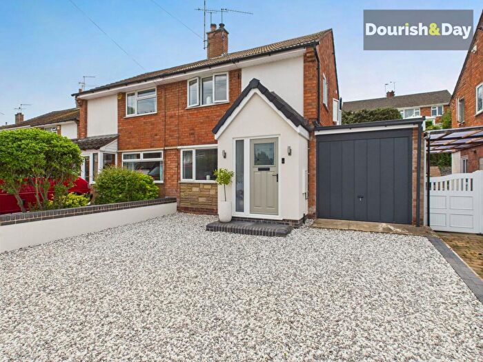 3 Bedroom Semi-Detached House For Sale In Farmdown Road, Stafford, ST17