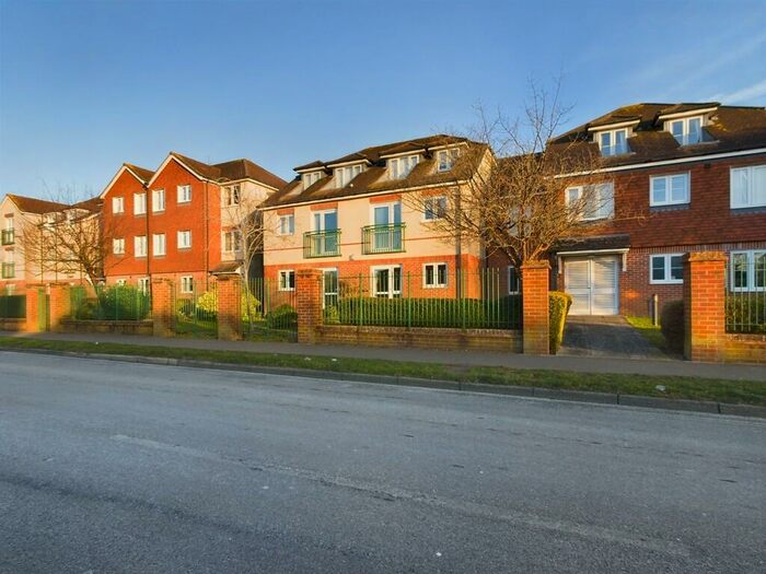 1 Bedroom Apartment To Rent In Blackbridge Lane, Horsham, RH12
