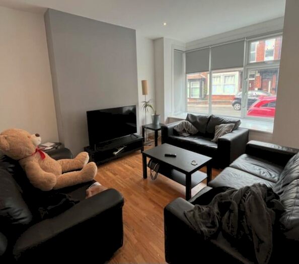 7 Bedroom Terraced House To Rent In Winston Gardens, Leeds, West Yorkshire, LS6