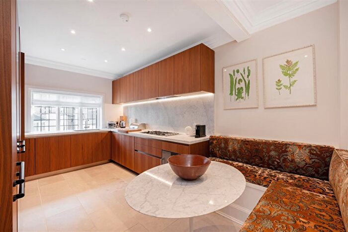 2 Bedroom Flat For Sale In Walton Street, Knightsbridge, SW3