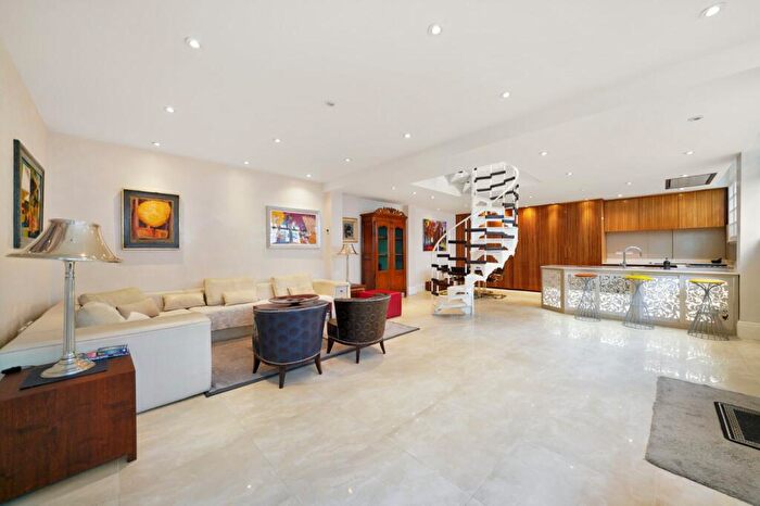 4 Bedroom Mews To Rent In Northwick Close, St John's Wood, NW8