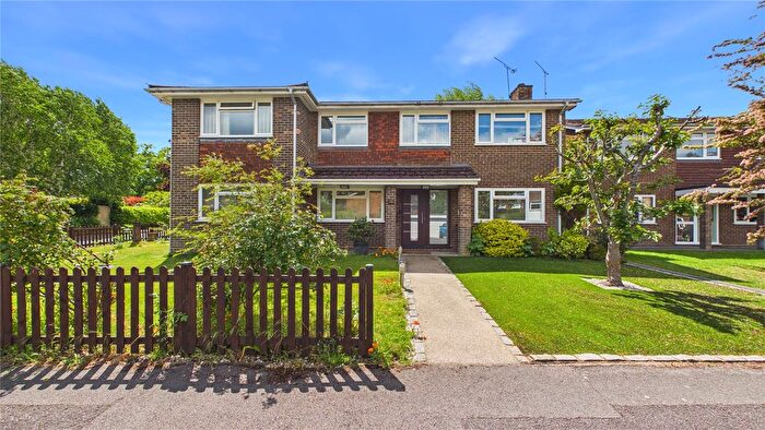 4 Bedroom Detached House For Sale In Lightwater, Surrey, GU18