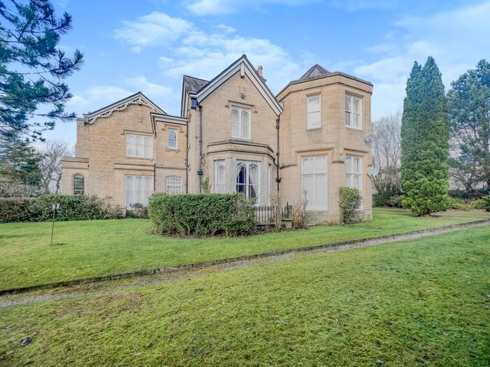 2 Bedroom Flat To Rent In High Gables, Lincoln Road, Heaton, Bolton, BL1