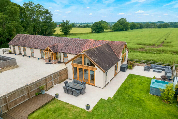 3 Bedroom Barn Conversion For Sale In Frankton Lane, Stretton On Dunsmore, CV23