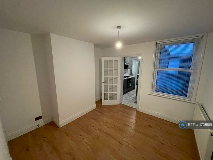 2 Bedroom Terraced House To Rent In Cliffe Road, South Croydon, CR2