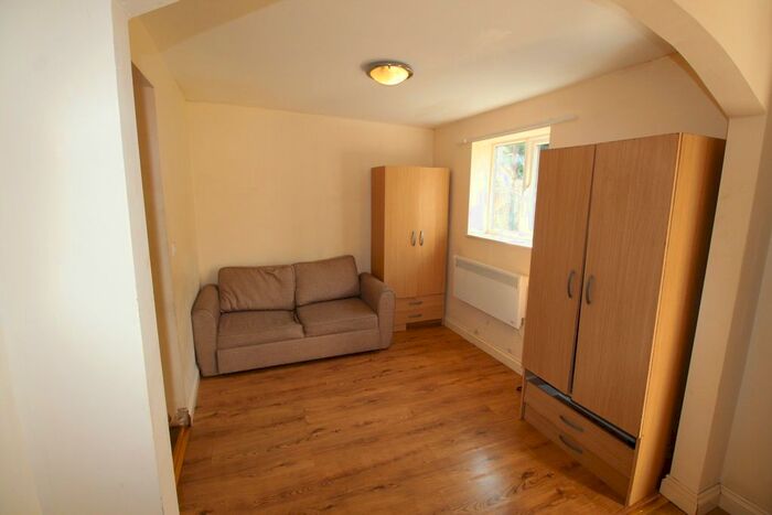 Studio To Rent In Brockham Crescent, New Addington CR0