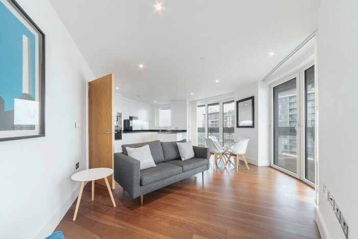 3 Bedroom Apartment To Rent In Gateway Tower, Western Gateway, Royal Victoria, London, E16