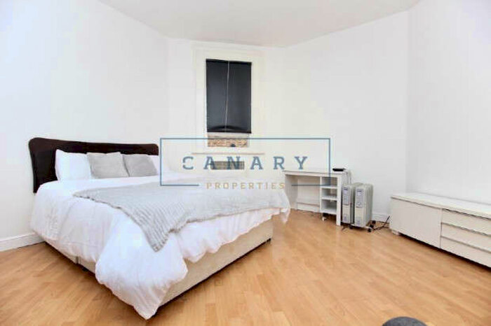 Flat To Rent In 64 Gloucester Gardens, London, W2