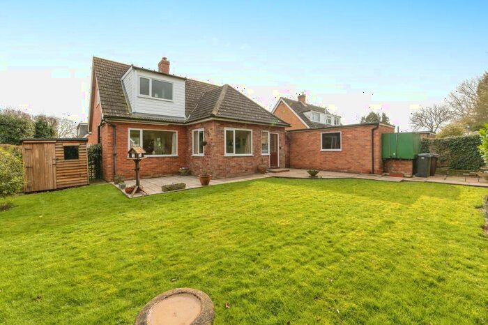 3 Bedroom Bungalow For Sale In Greenwood Close, Ashwellthorpe, Norwich, Norfolk, NR16