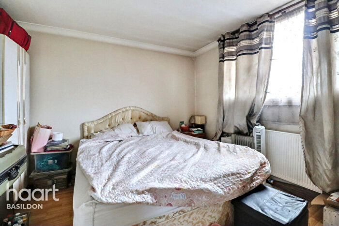 3 Bedroom Terraced House For Sale In Harlech Close, Basildon, SS13