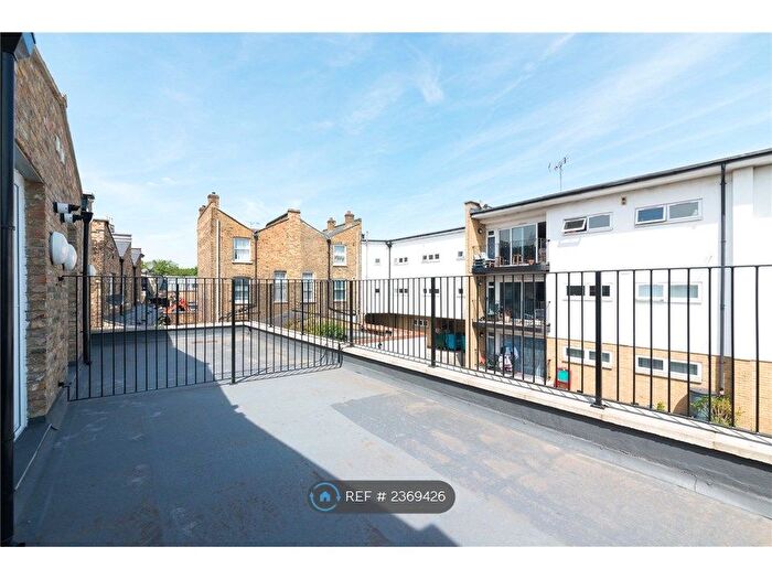 1 Bedroom Flat To Rent In New Cross Road, London, SE14