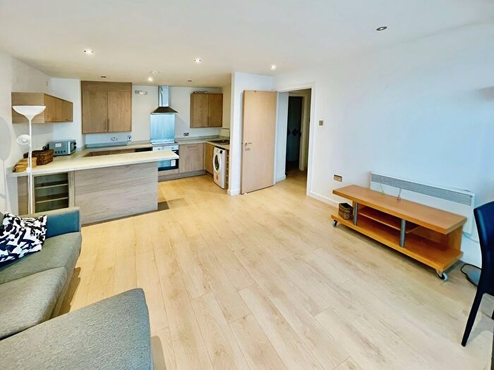 2 Bedroom Flat To Rent In Albion Street, Leeds, West Yorkshire, LS2