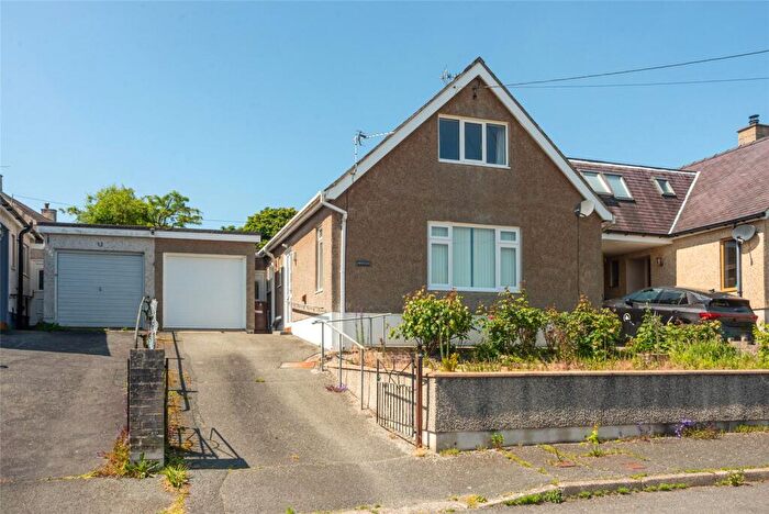 4 Bedroom Bungalow For Sale In Llanrug, Caernarfon, Gwynedd, LL55