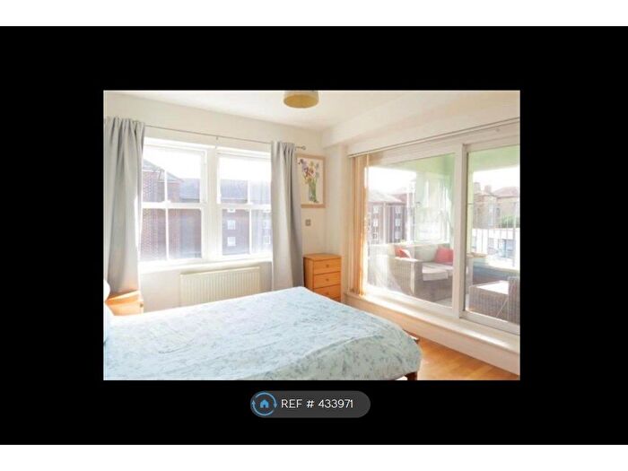 2 Bedroom Flat To Rent In Belvedere Road, Crystal Palace, SE19