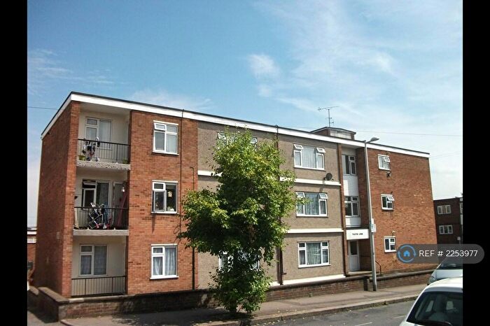 1 Bedroom Flat To Rent In Thaxted Lodge, South Woodford, E18