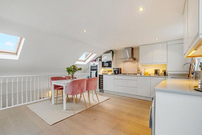 2 Bedroom Flat For Sale In Broughton Road, London, SW6