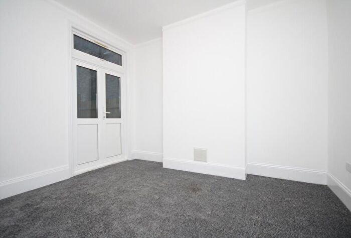 2 Bedroom Flat To Rent In Dongola Road, Seven Sisters, N17