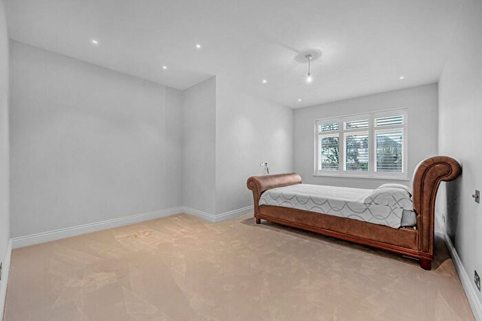 5 Bedroom Detached House For Sale In Rowdon Avenue, London, NW10