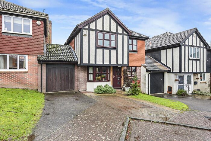 4 Bedroom Detached House For Sale In Minters Orchard, Platt, Sevenoaks, TN15