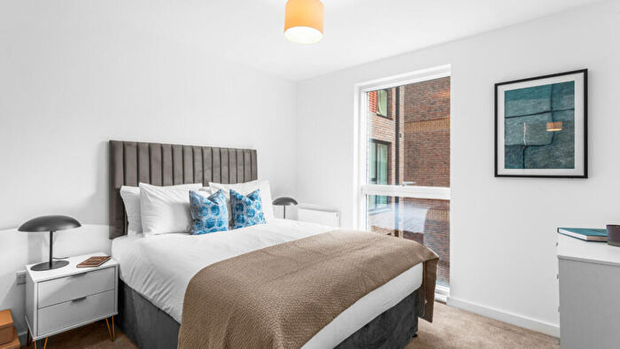 1 Bedroom Flat For Sale In Kenavon Drive, Reading, RG1
