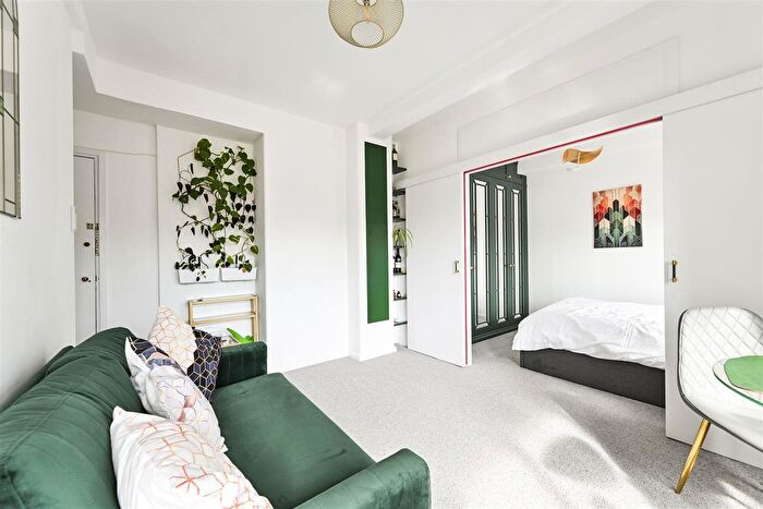 1 Bedroom Flat For Sale In Florin Court, Charterhouse Square, London, EC1M