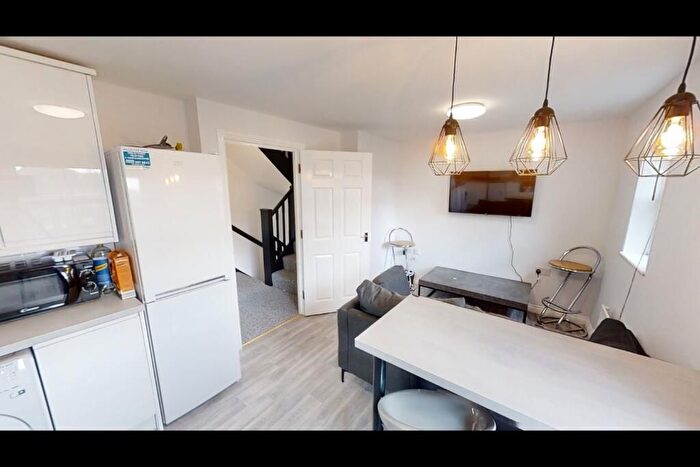 4 Bedroom Flat To Rent In Wright Way, Bristol, BS16