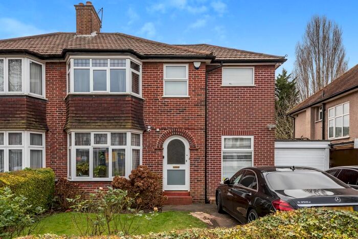 3 Bedroom Semi-Detached House To Rent In Whitchurch Lane, Edgware HA8