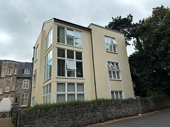2 Bedroom Flat To Rent In Courtenay Park Road, Newton Abbot, TQ12