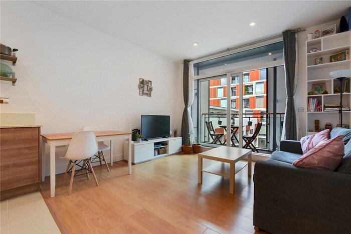 1 Bedroom Flat To Rent In Wandsworth Road, London, SW8