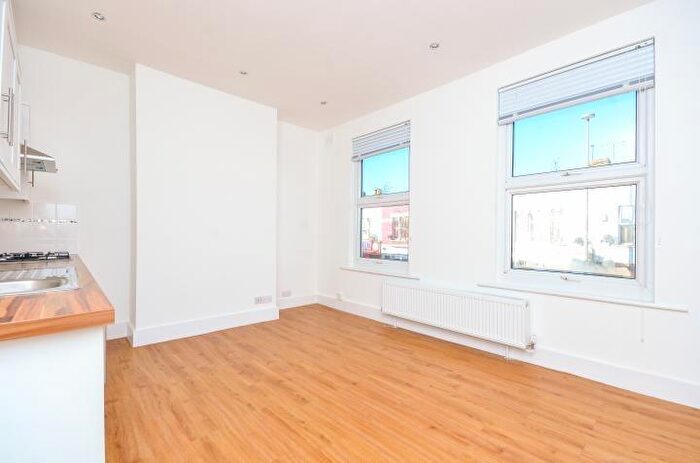 2 Bedroom Flat For Sale In High Road, Leytonstone, London, E11